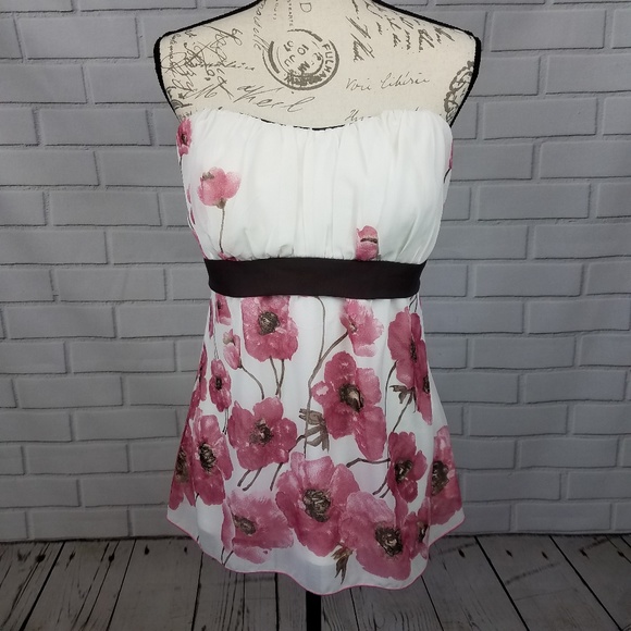 Studio Y Tops - Studio Y Strapless Ivory Roses Top